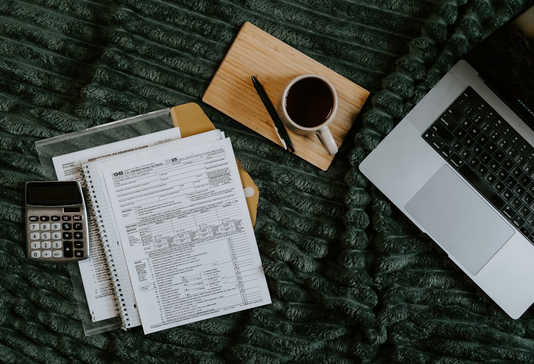 Worksheet tiga langkah menghitung ukuran taruhan per sesi dari anggaran hiburan tahunan menuju sizing persentase