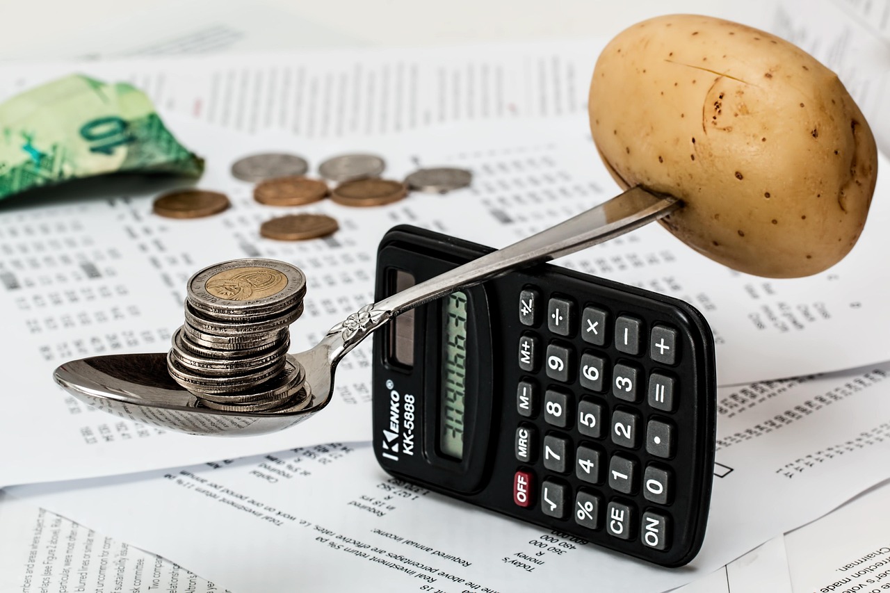 Grafik penurunan bankroll togel 4D pada tiga tingkat sizing taruhan: satu persen, dua persen, dan lima persen per sesi